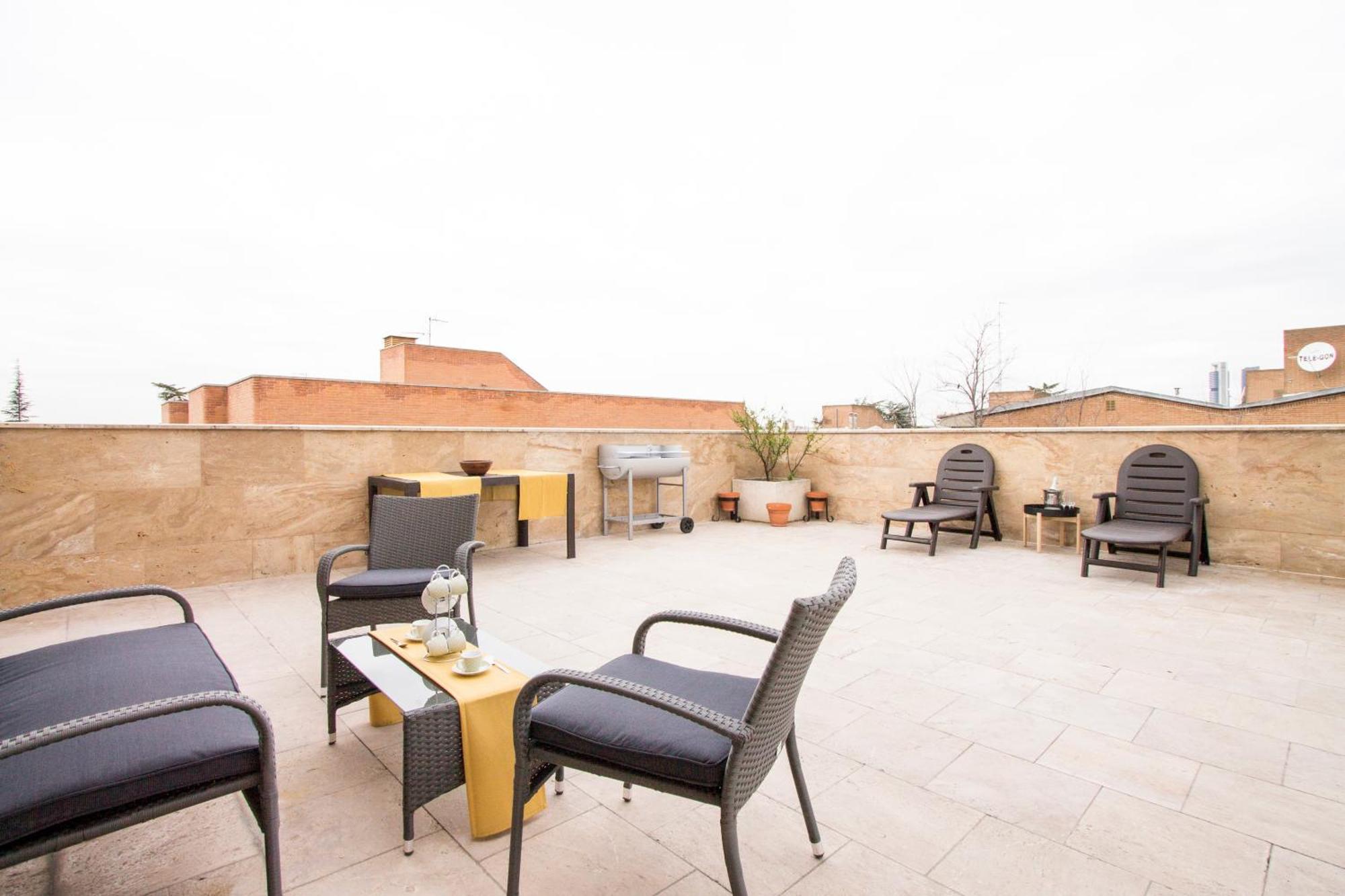 Apartamentos Villablino Arturo Soria マドリード エクステリア 写真